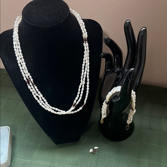 Jewelry - Vintage Fresh Water Pearl Jewelry Set ( includes necklace,bracelet earrings)
